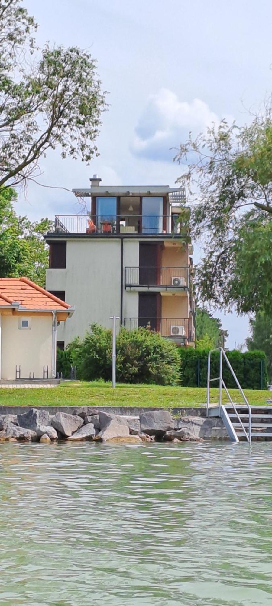 Panoramic Art Apartment With Jacuzzi Balatonlelle Esterno foto
