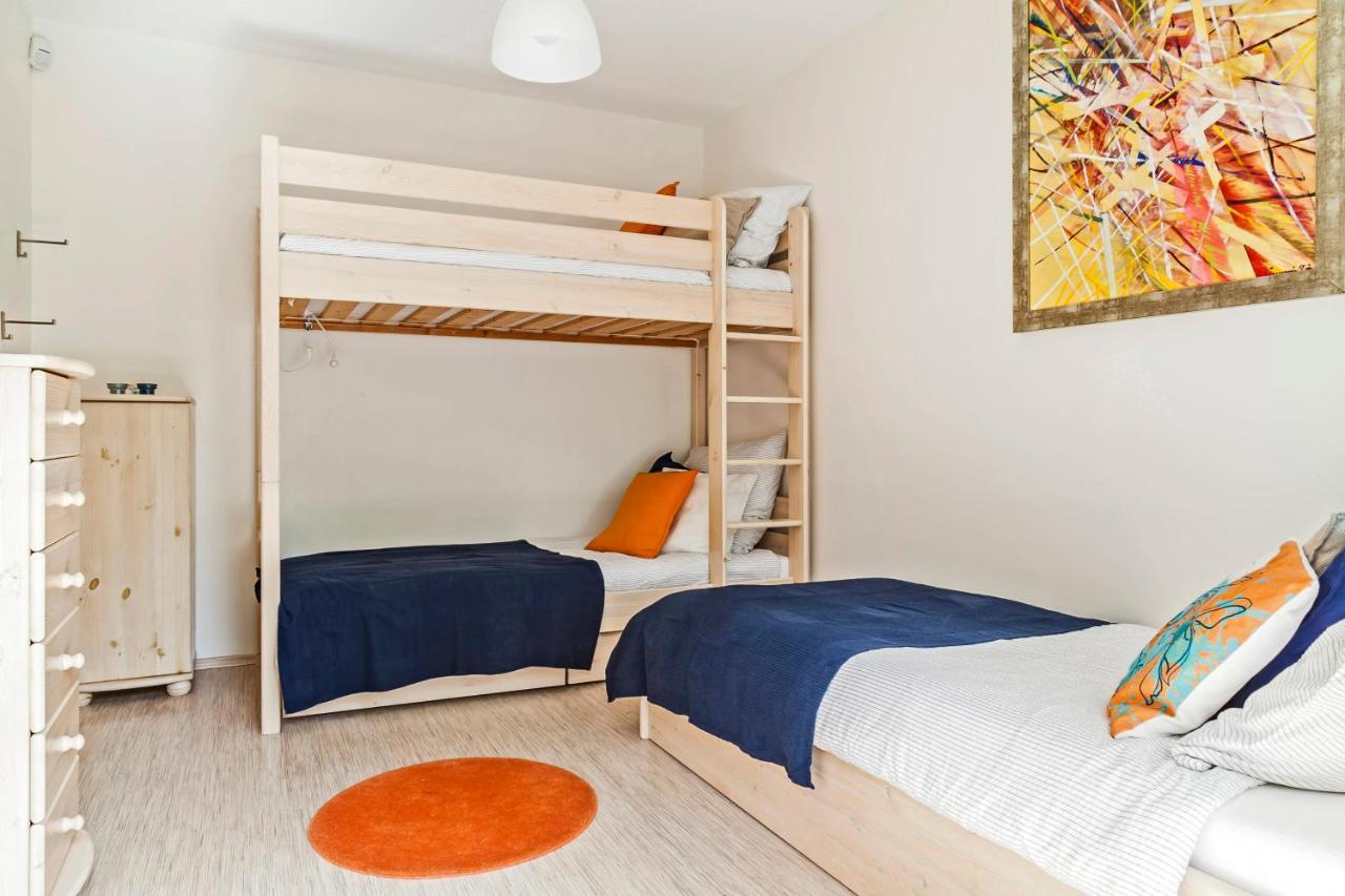 Panoramic Art Apartment With Jacuzzi Balatonlelle Esterno foto
