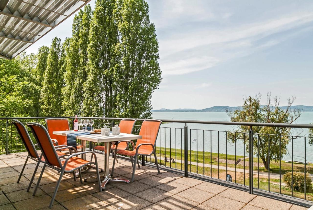 Panoramic Art Apartment With Jacuzzi Balatonlelle Esterno foto