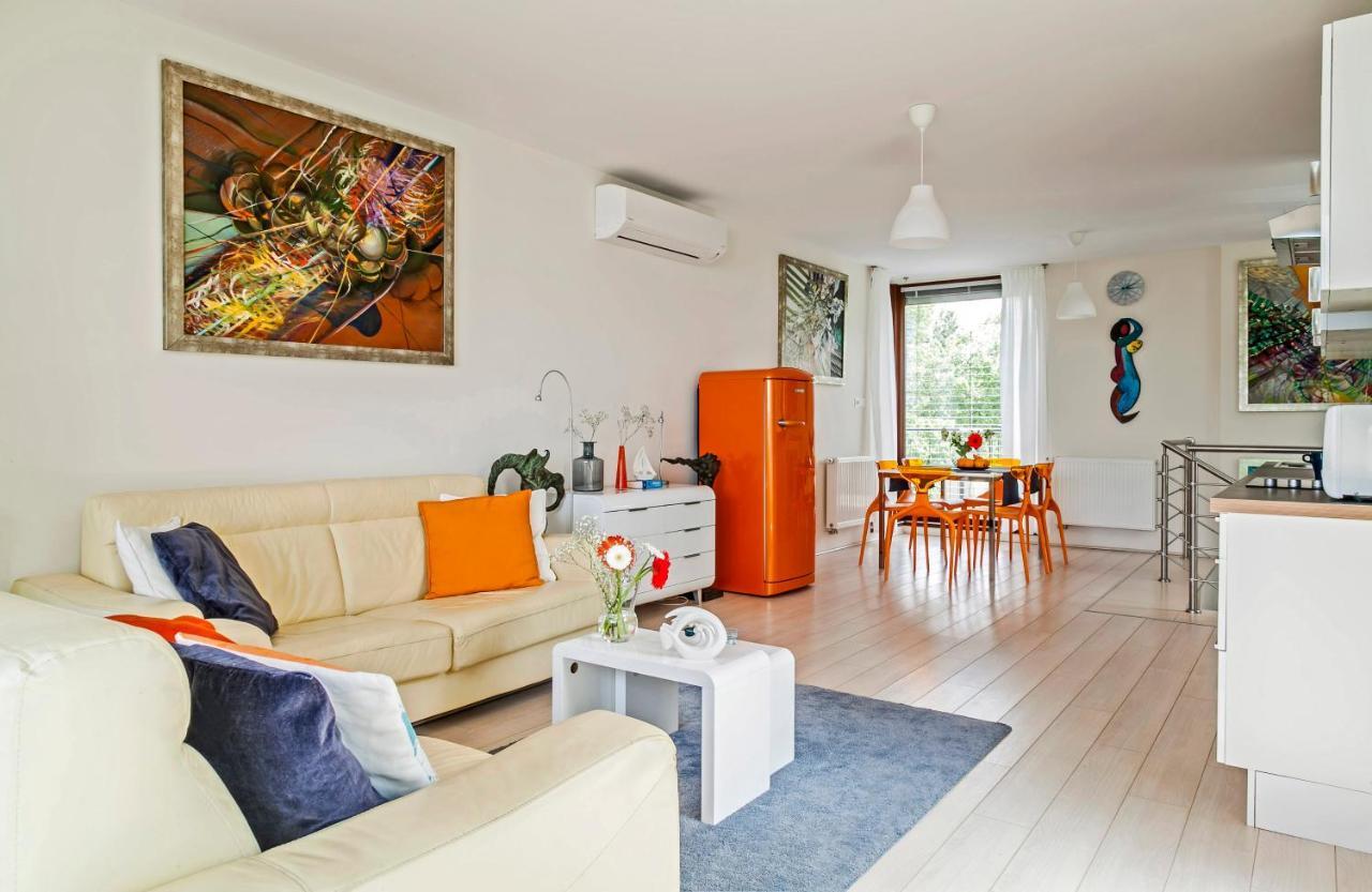Panoramic Art Apartment With Jacuzzi Balatonlelle Esterno foto